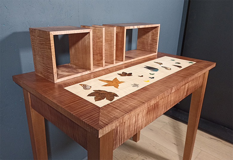 Bureau en érable avec marqueterie